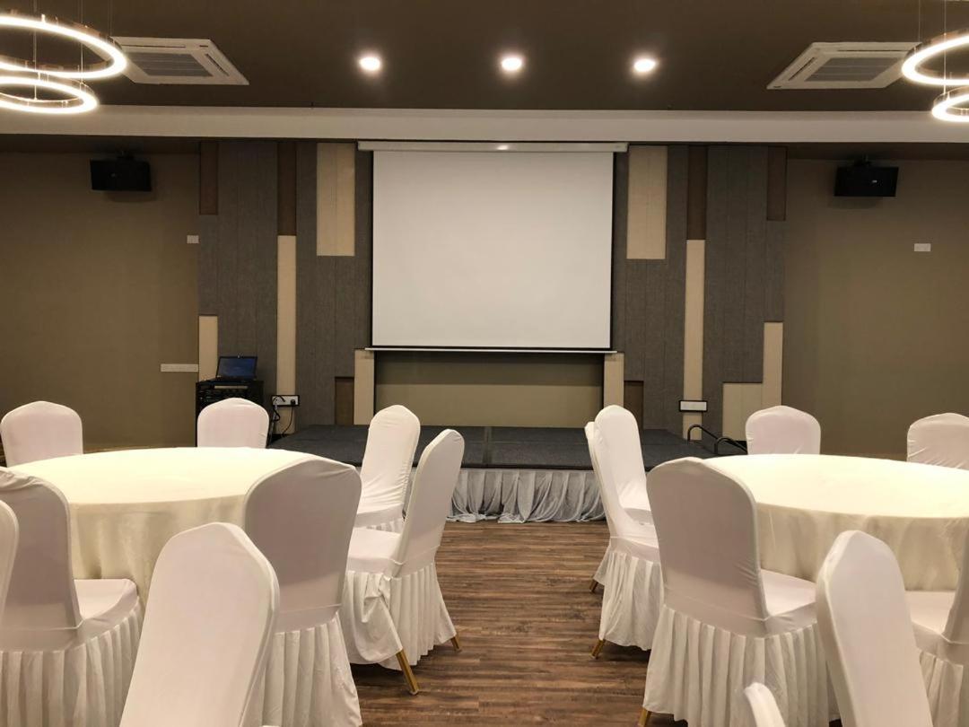 Frazel Inn Hotel Parit Buntar Zewnętrze zdjęcie